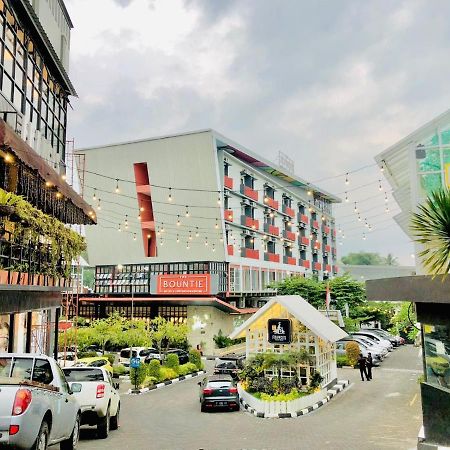 The Bountie Hotel And Convention Centre Sukabumi Eksteriør billede